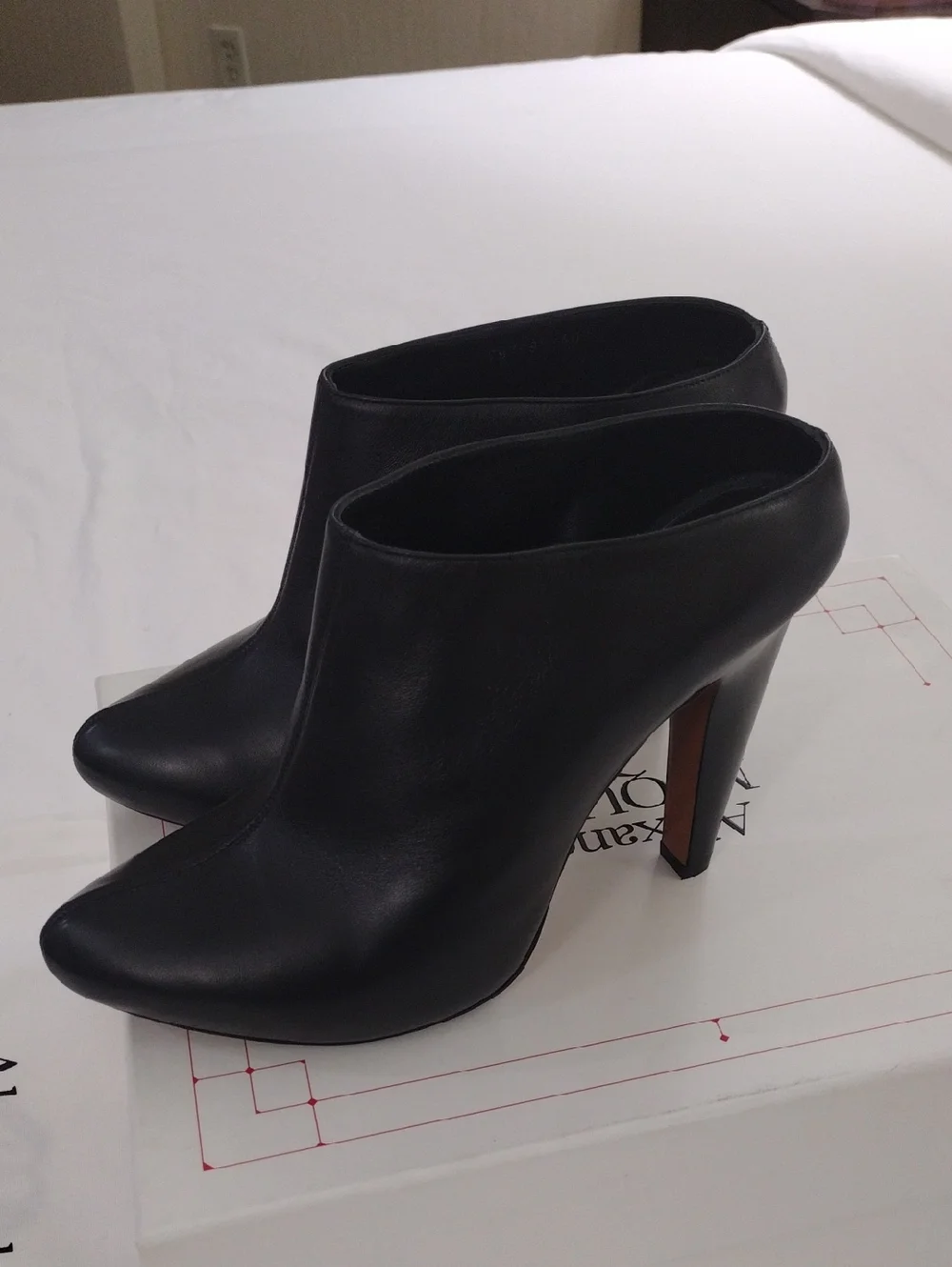 Alexander McQueen Black Leather Mules - Picture 8 of 15